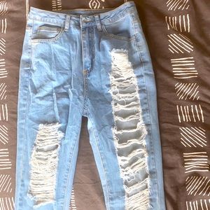 light washed, ripped mom jeans (high rised)